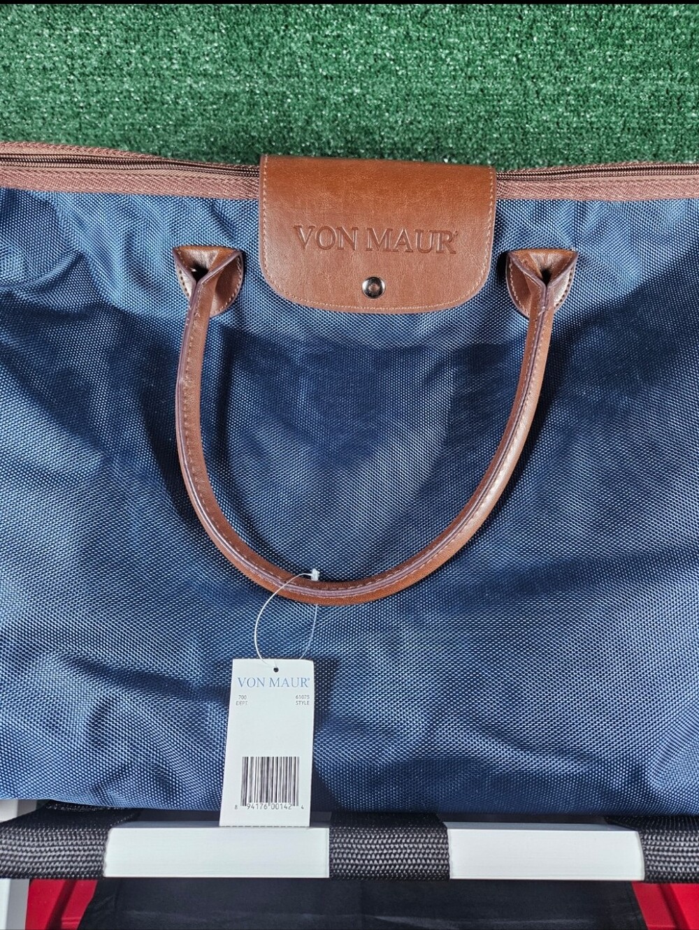NWT VON MAUR Large Weekender Tote/Duffel Bag w/Leather Handles & Shoulder Strap